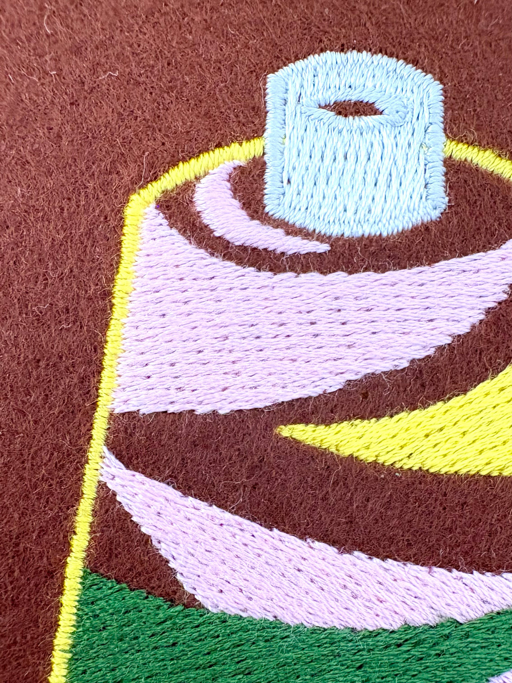 ミシン刺繍糸 モダール刺繍作品　エンゼルキング