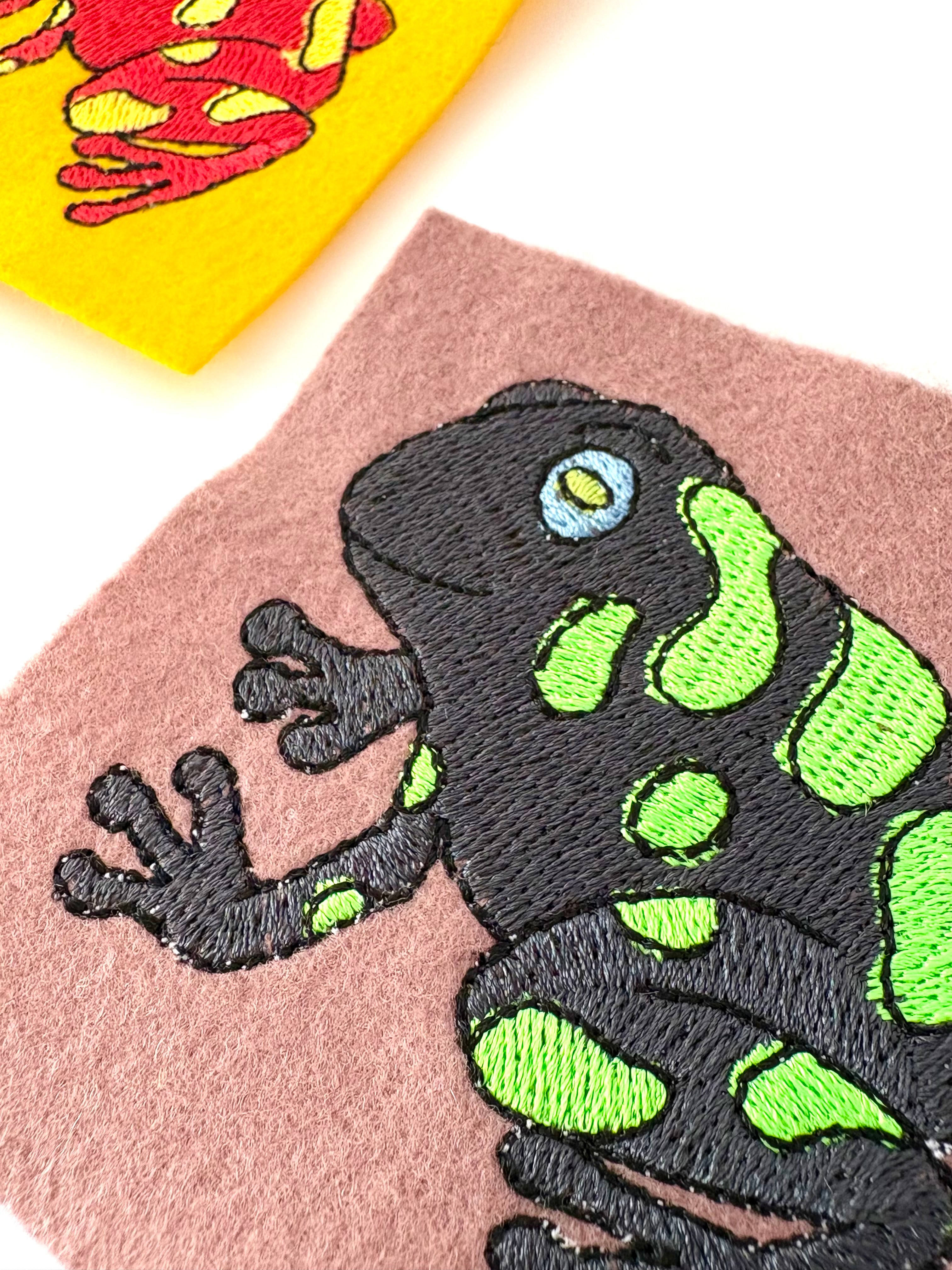 レーヨンミシン刺繍糸 120d/2 全1322色・3000m巻｜プロ仕様 高品質