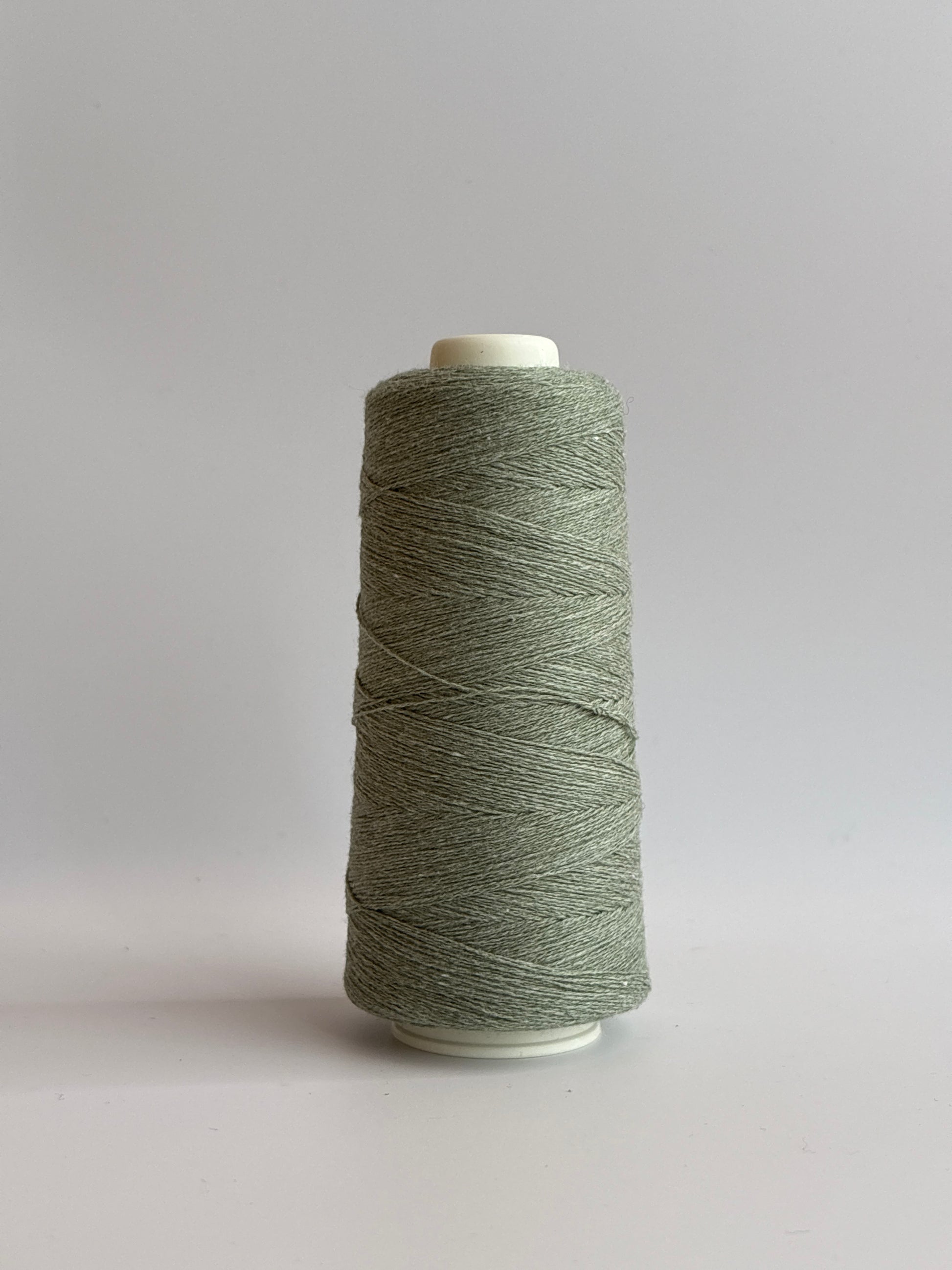 ハーフ　810m　工業用アクリルコットンミシン刺繍糸