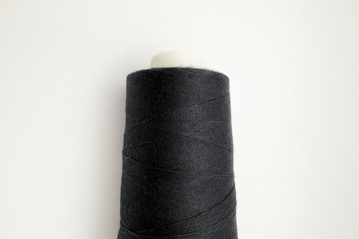 コットンライン30/2　白・黒（綿ミシン刺繍糸）