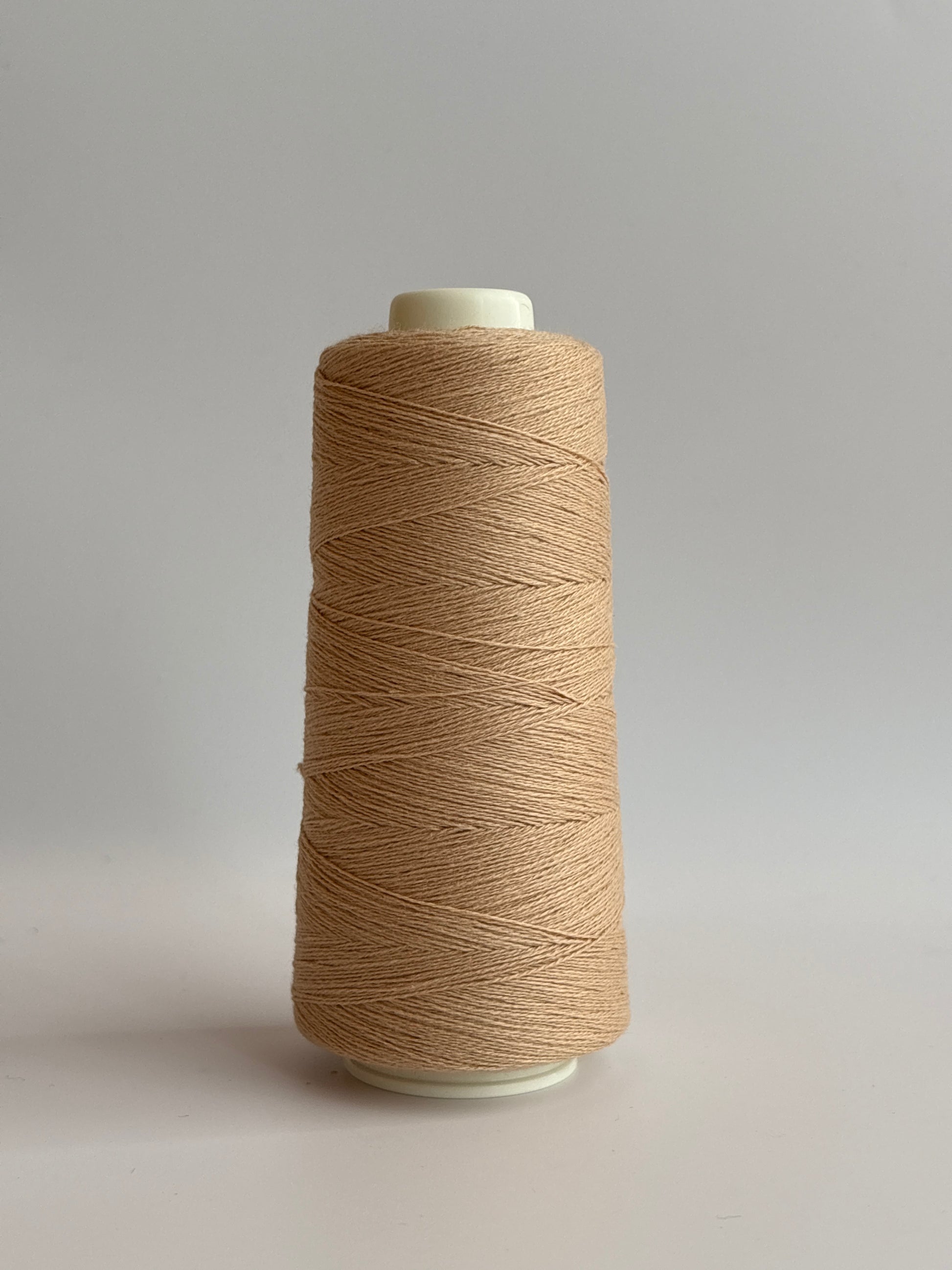 ハーフ　810m　工業用アクリルコットンミシン刺繍糸