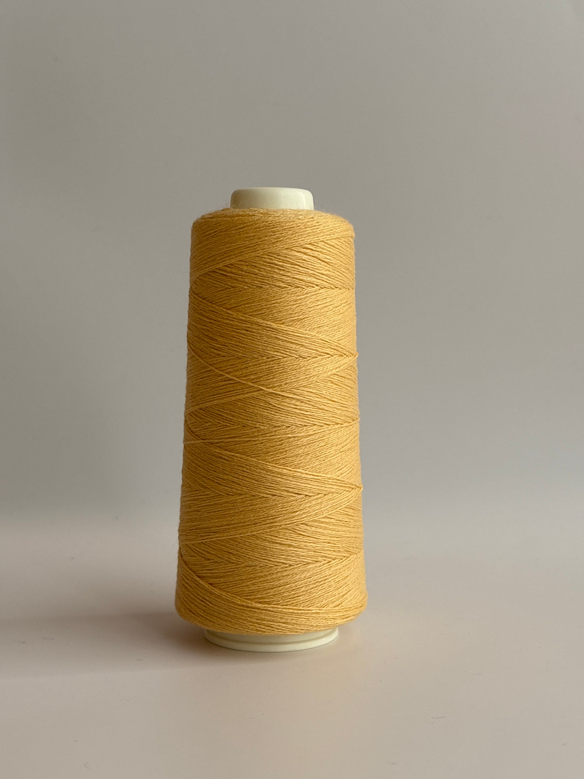 ハーフ　810m　工業用アクリルコットンミシン刺繍糸