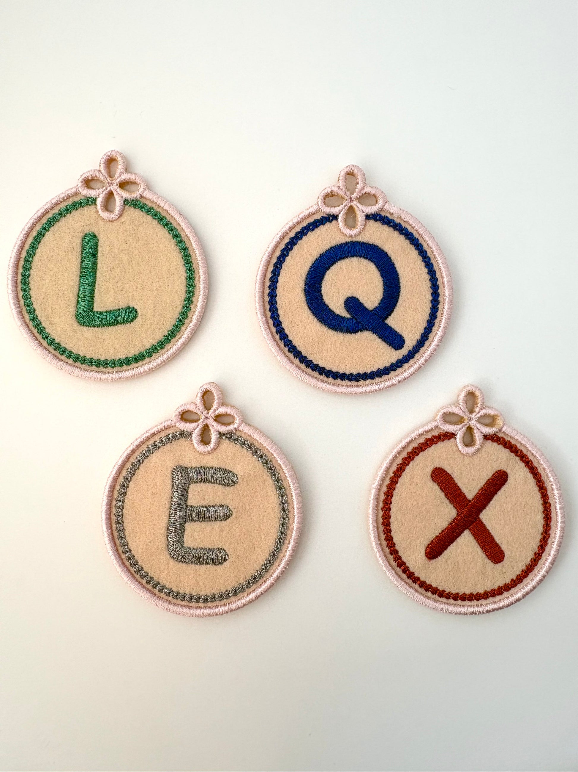 ミシン刺繍糸 ALカラー刺繍サンプル　エンゼルキング