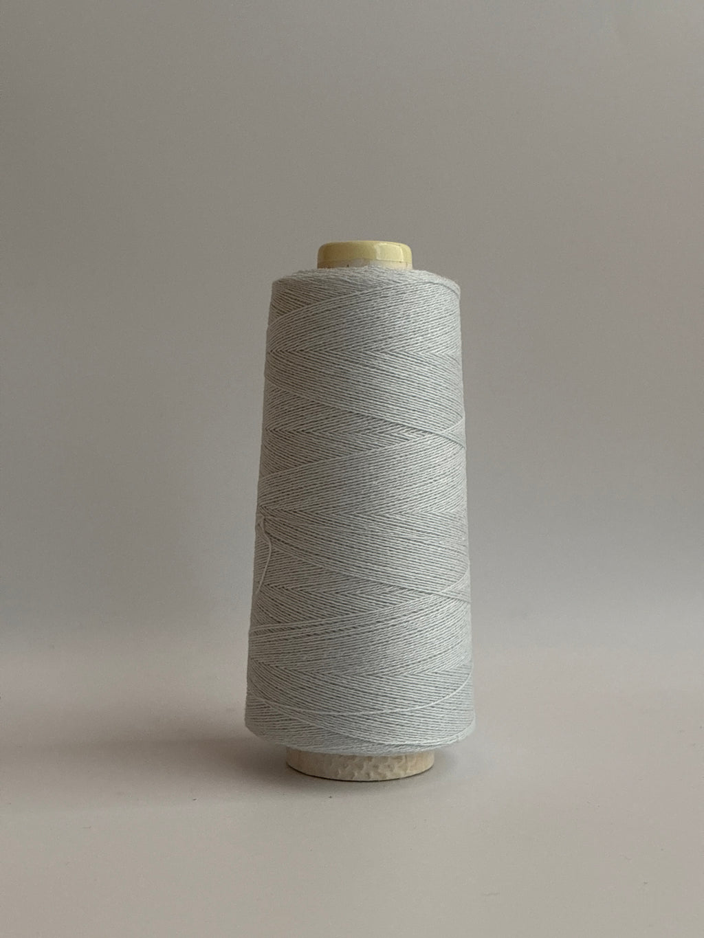 ハーフ　810m　工業用アクリルコットンミシン刺繍糸