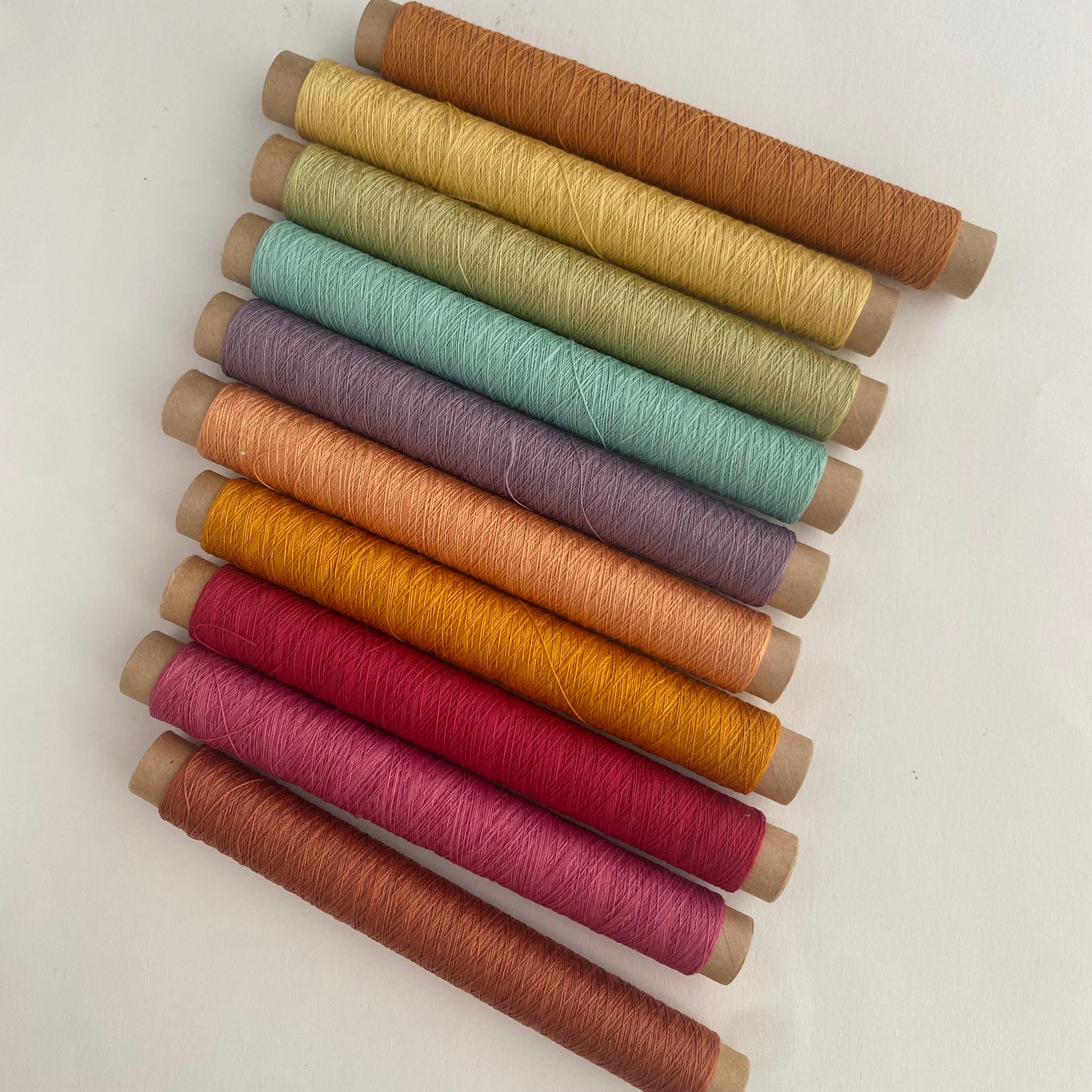 スーピマ綿使用・草木染の刺繍糸｜はんなり100ｍ×10色セット