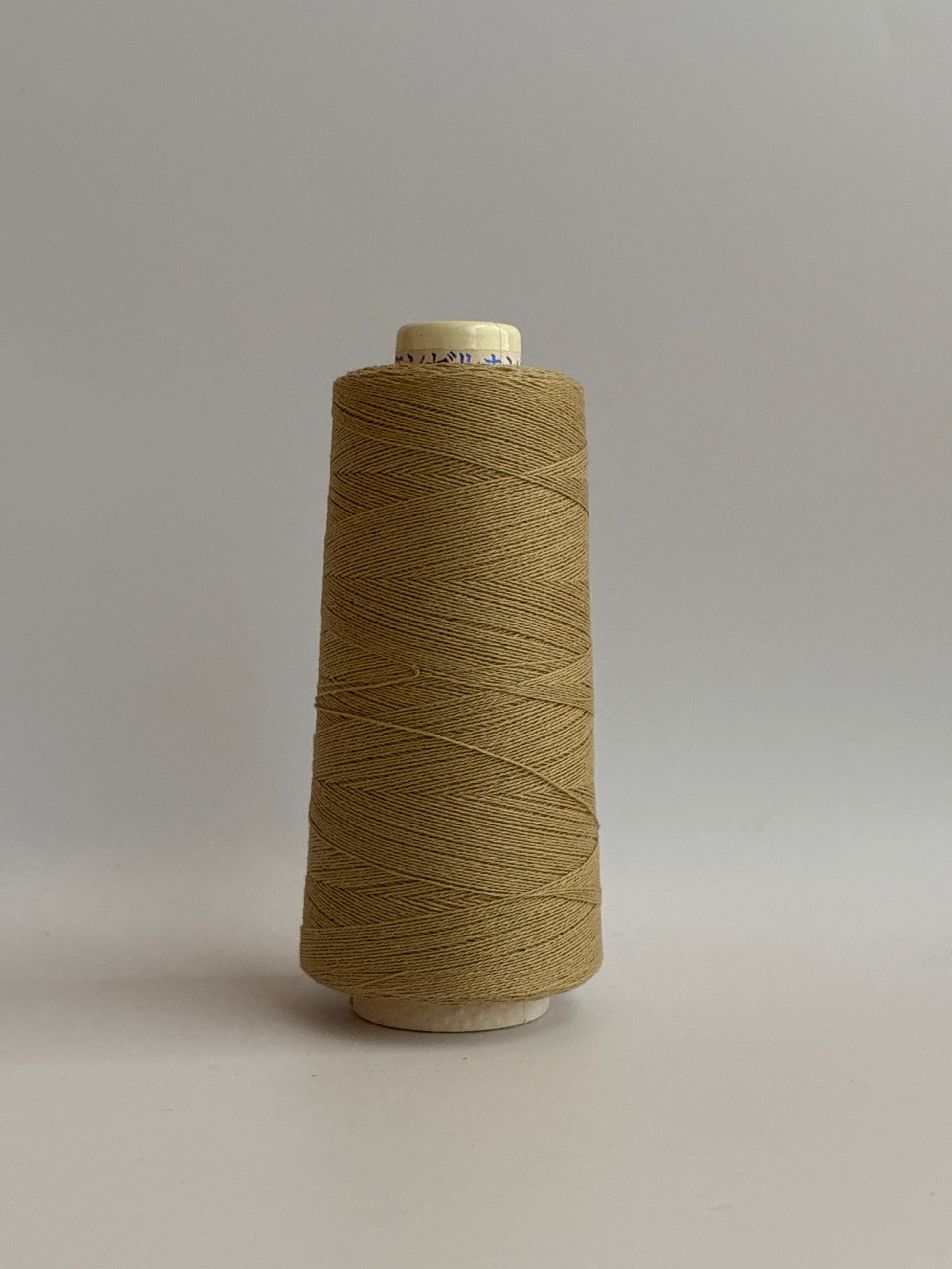ハーフ　810m　工業用アクリルコットンミシン刺繍糸