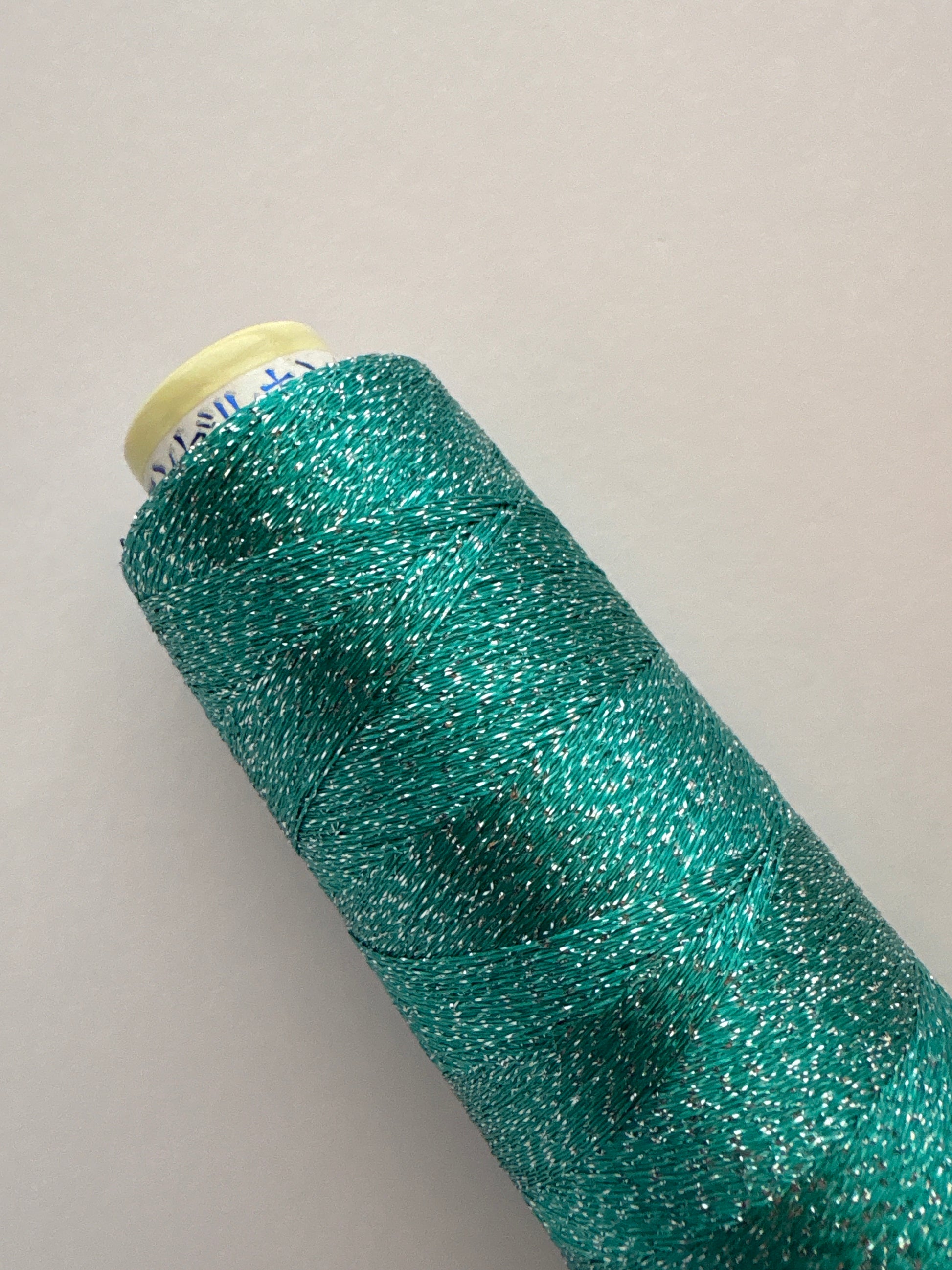 【在庫限りで終了】ソフトライズ700SG （サガラ刺繍・編み糸におすすめ）1000m