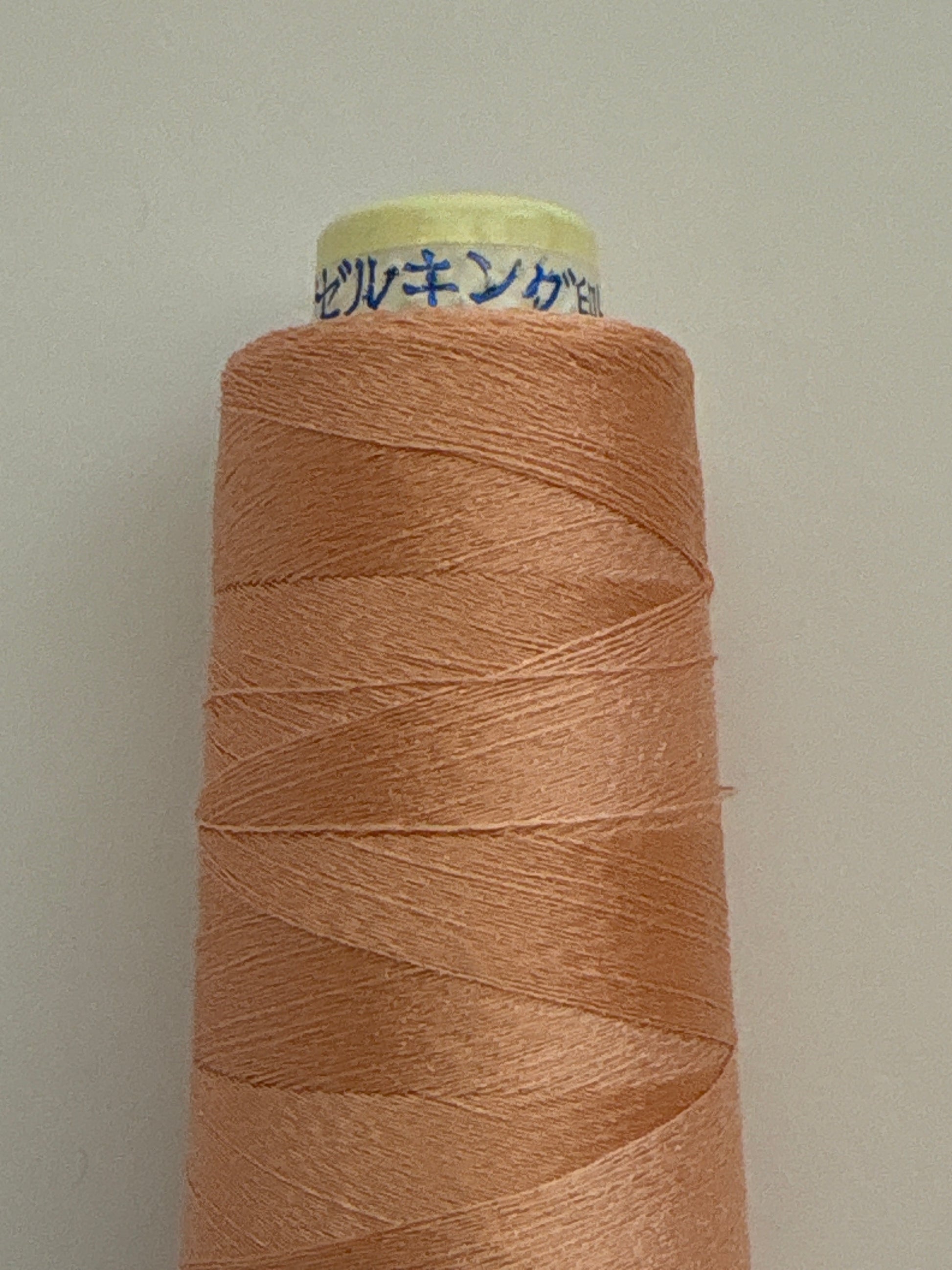 【在庫限りで終了】ソフトライズ800Ｆ（サガラ刺繍・編み糸におすすめ）1000m
