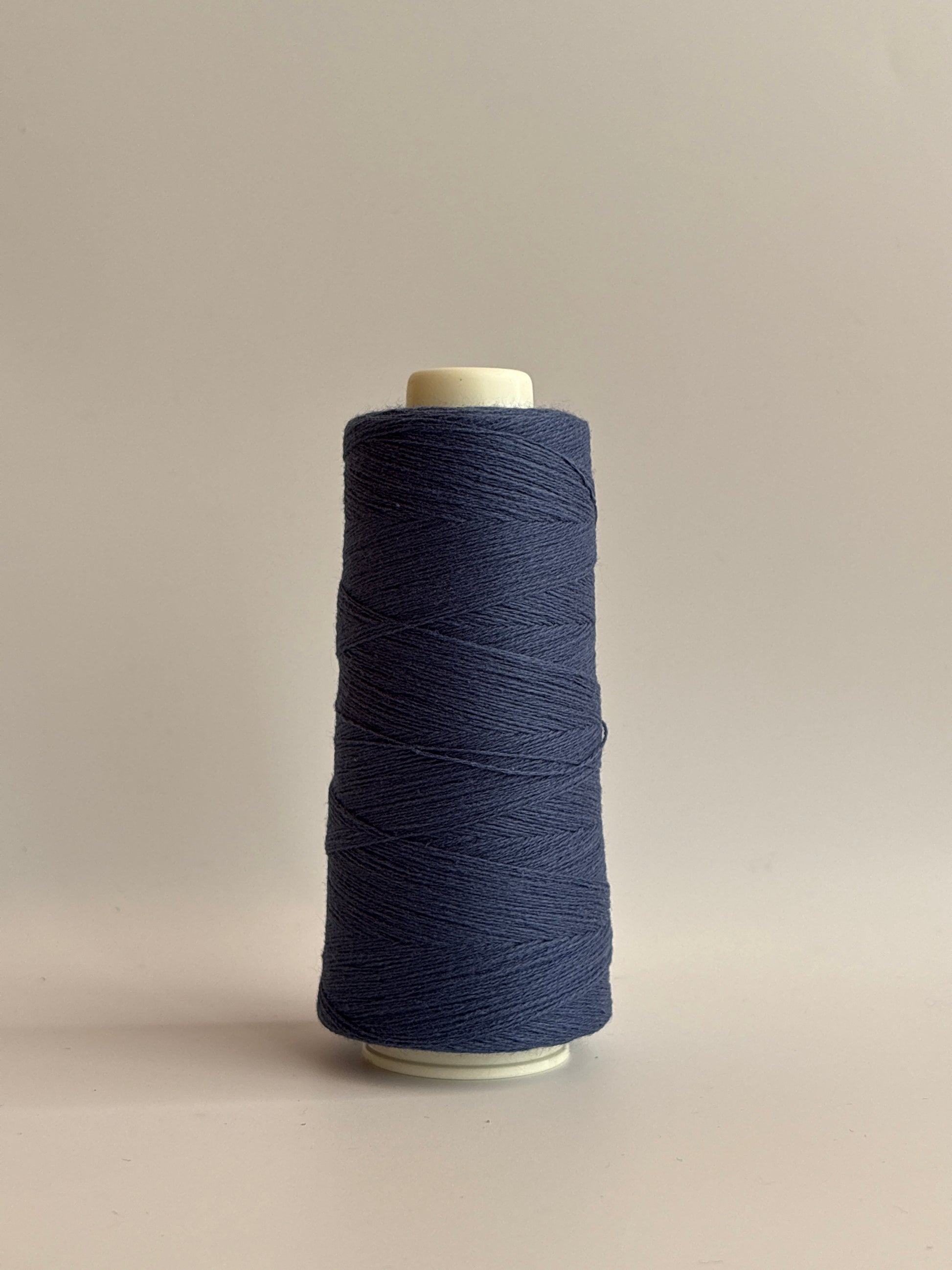 ハーフ　810m　工業用アクリルコットンミシン刺繍糸