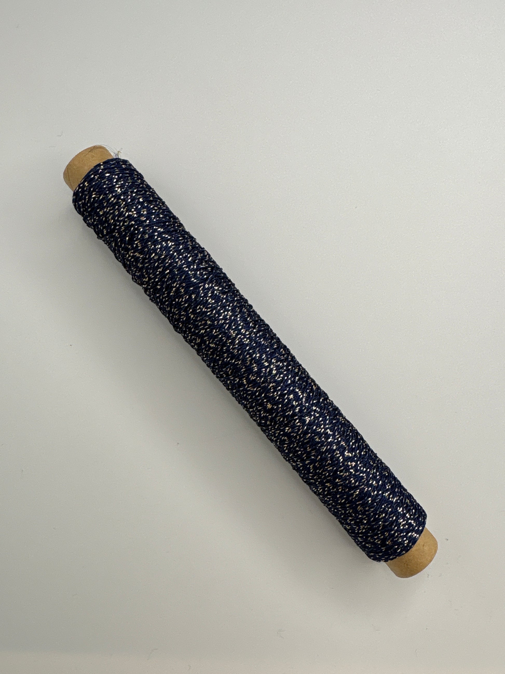 ラメックス　シガレット巻 100m（ラメ感しっかりある柔らかな刺繍糸）