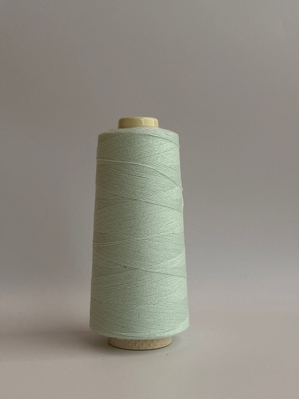 ハーフ　810m　工業用アクリルコットンミシン刺繍糸