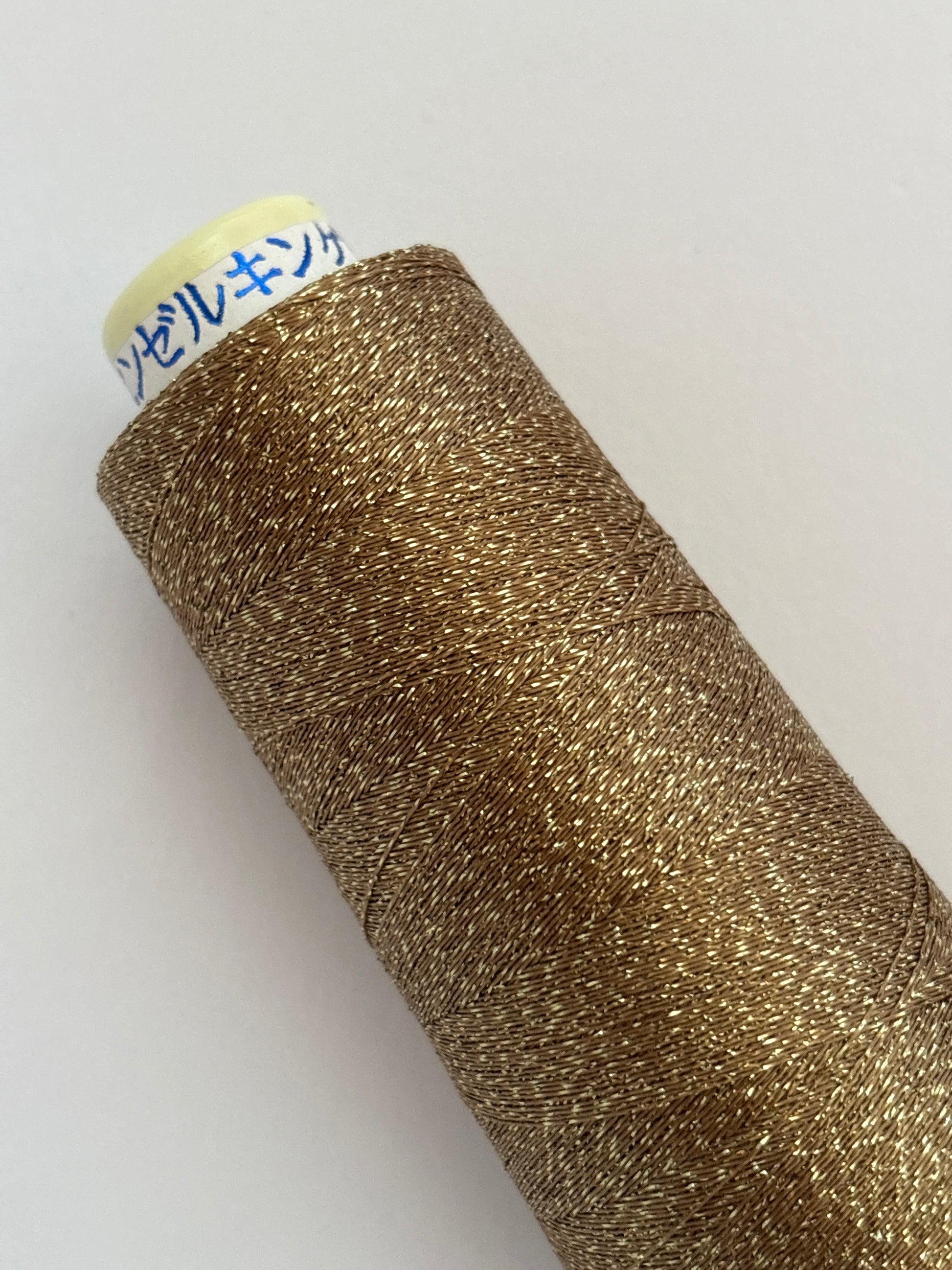 【在庫限りで終了】ソフトライズ700SG （サガラ刺繍・編み糸におすすめ）1000m
