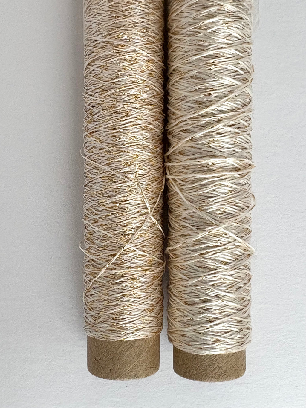 正絹(シルク）に金ラメをより合わせた刺繍糸【正絹金ラメ】