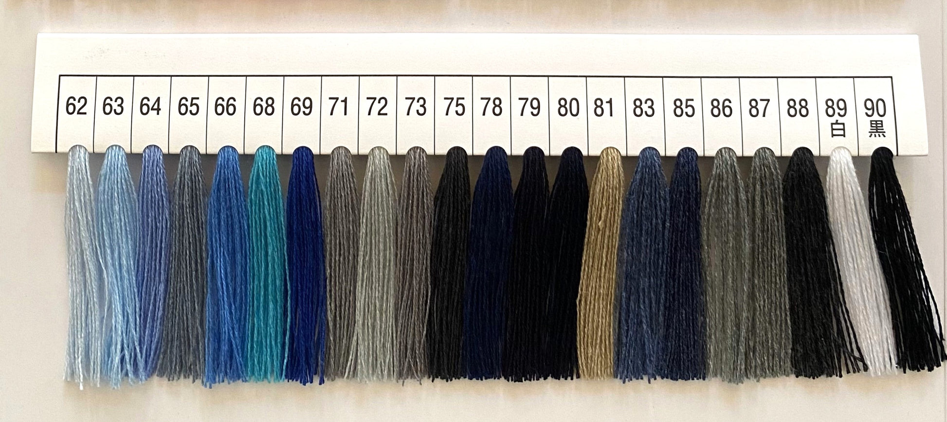 ハーフ　810m　工業用アクリルコットンミシン刺繍糸