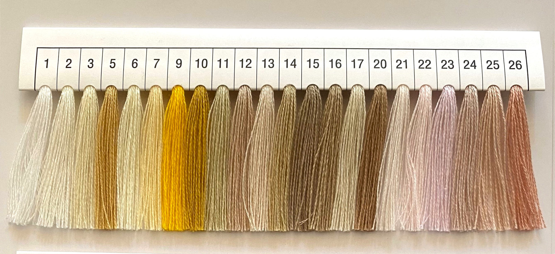 ハーフ　810m　工業用アクリルコットンミシン刺繍糸